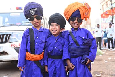 ಬೀದರ್‌: ಸಿಖ್‌ ಧರ್ಮದ ಸಂಸ್ಥಾಪಕ ಗುರುನಾನಕ ದೇವ ಅವರ 556ನೇ ಜಯಂತಿಯನ್ನು ನಗರದಲ್ಲಿ ಬುಧವಾರ (ನ.5) ಶ್ರದ್ಧಾ, ಭಕ್ತಿ ಹಾಗೂ ಸಂಭ್ರಮೋಲ್ಲಾಸದಿಂದ ಆಚರಿಸಲಾಯಿತು.