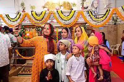 ಬೀದರ್‌: ಸಿಖ್‌ ಧರ್ಮದ ಸಂಸ್ಥಾಪಕ ಗುರುನಾನಕ ದೇವ ಅವರ 556ನೇ ಜಯಂತಿಯನ್ನು ನಗರದಲ್ಲಿ ಬುಧವಾರ (ನ.5) ಶ್ರದ್ಧಾ, ಭಕ್ತಿ ಹಾಗೂ ಸಂಭ್ರಮೋಲ್ಲಾಸದಿಂದ ಆಚರಿಸಲಾಯಿತು.