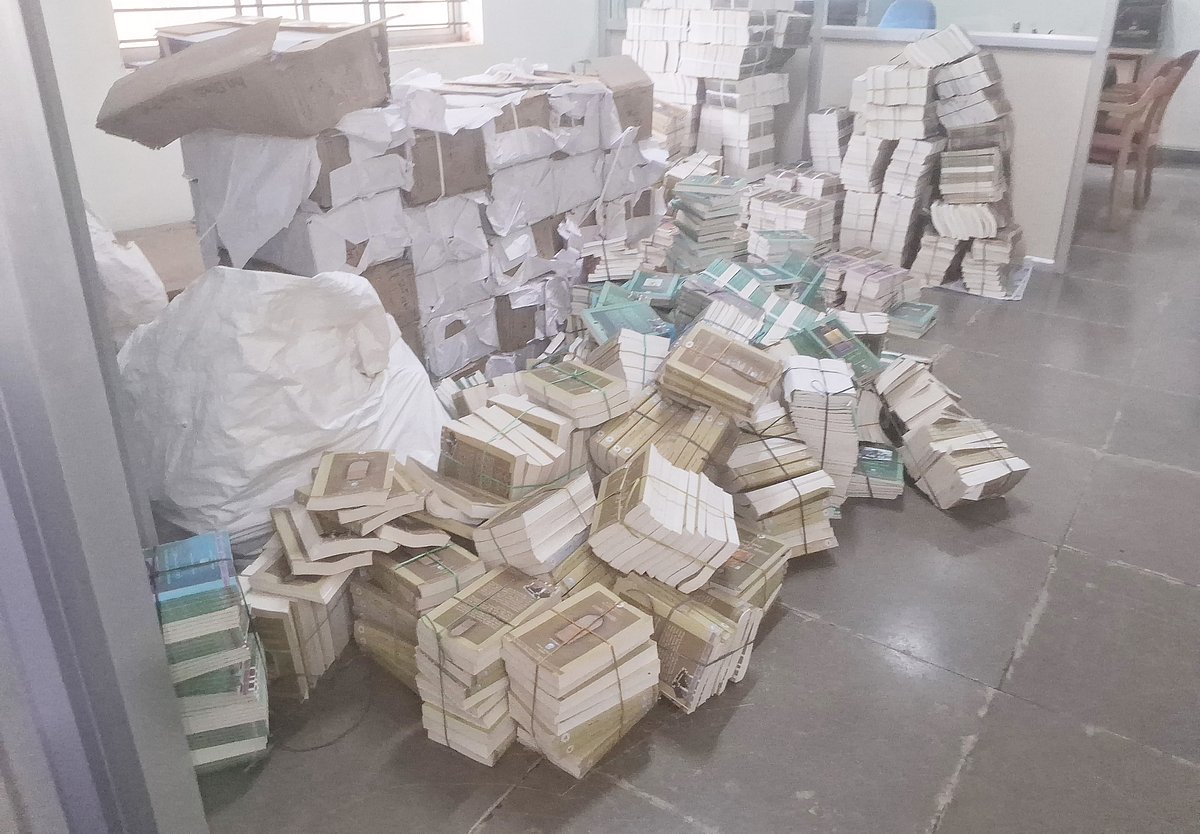 ತುಮಕೂರು ವಿ.ವಿ ಗ್ರಂಥಾಲಯ ನಾಮಕಾವಸ್ತೆ: ಪುಸ್ತಕ ಸಂಗ್ರಹಕ್ಕೆ ಜಾಗವೇ ಇಲ್ಲ!