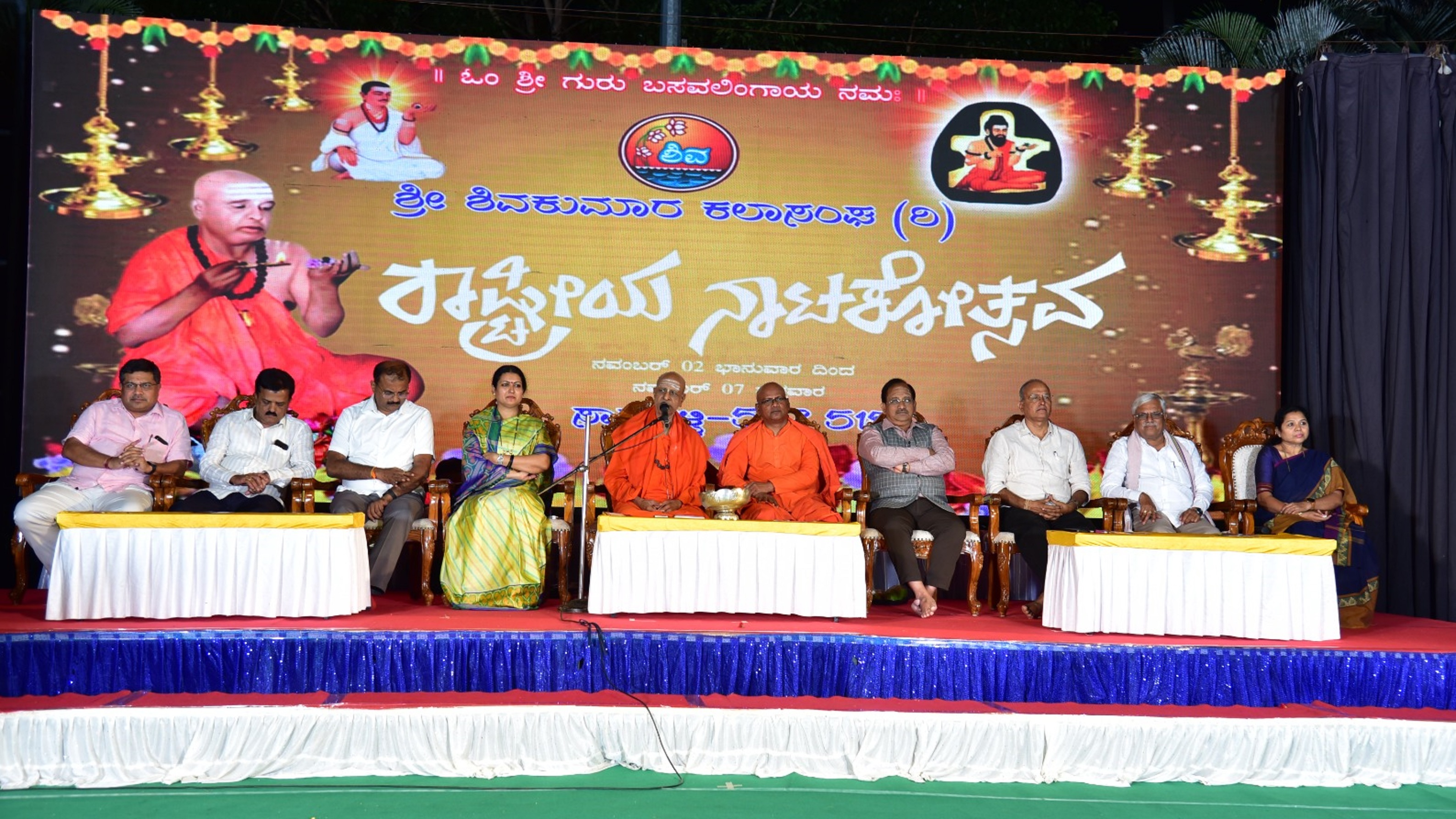 ಸಾಣೇಹಳ್ಳಿಯಲ್ಲಿ ಗುರುವಾರ ಆಯೋಜಿಸಿದ್ದ ‘ರಾಷ್ಟ್ರೀಯ ನಾಟಕೋತ್ಸವ’ ಕಾರ್ಯಕ್ರಮದಲ್ಲಿ ಪಂಡಿತರಾಧ್ಯ ಶಿವಚಾರ್ಯ ಸ್ವಾಮೀಜಿ ಮಾತನಾಡಿದರು