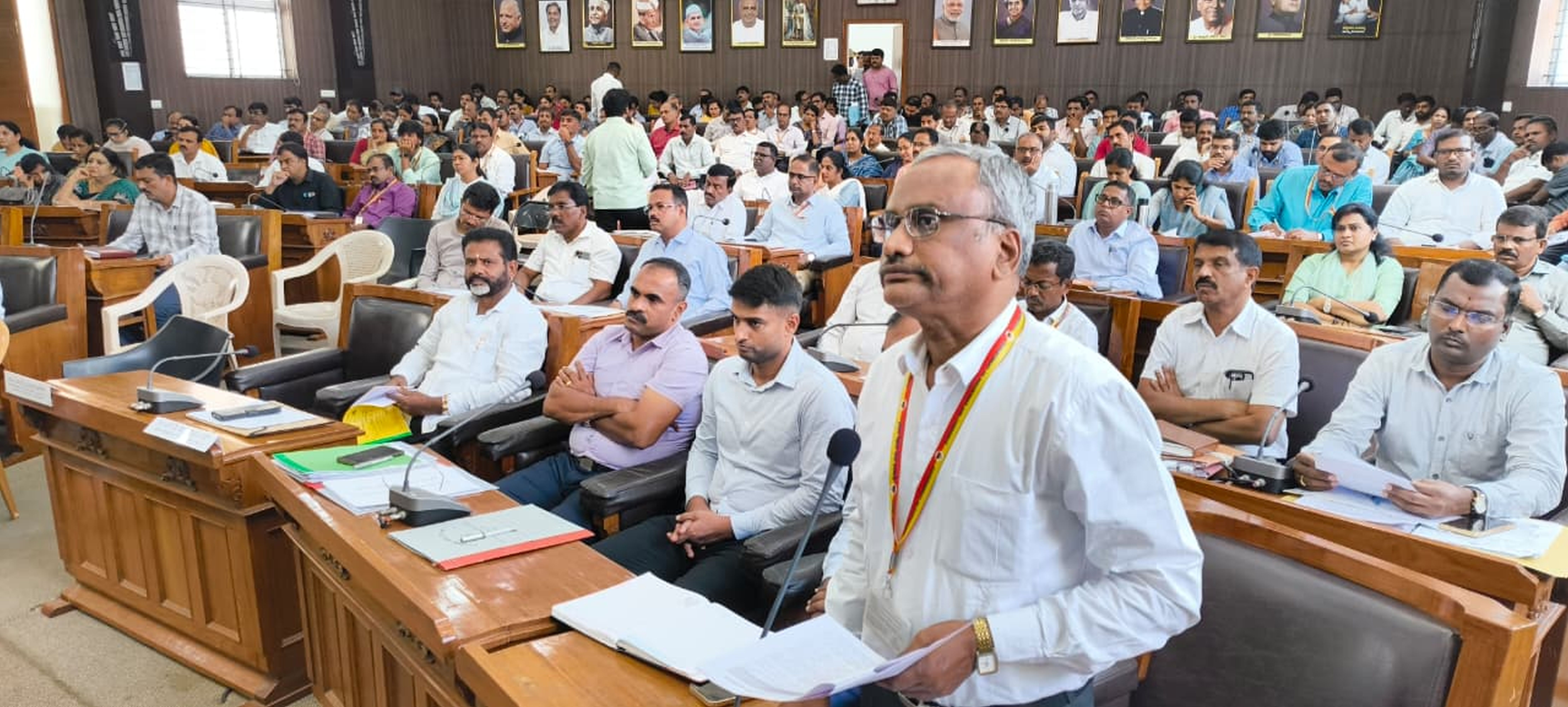 ‘ದಿಶಾ’ ಸಭೆಯಲ್ಲಿ ವಿವಿಧ ಇಲಾಖೆಗಳ ಅಧಿಕಾರಿಗಳು ಪಾಲ್ಗೊಂಡಿದ್ದರು 