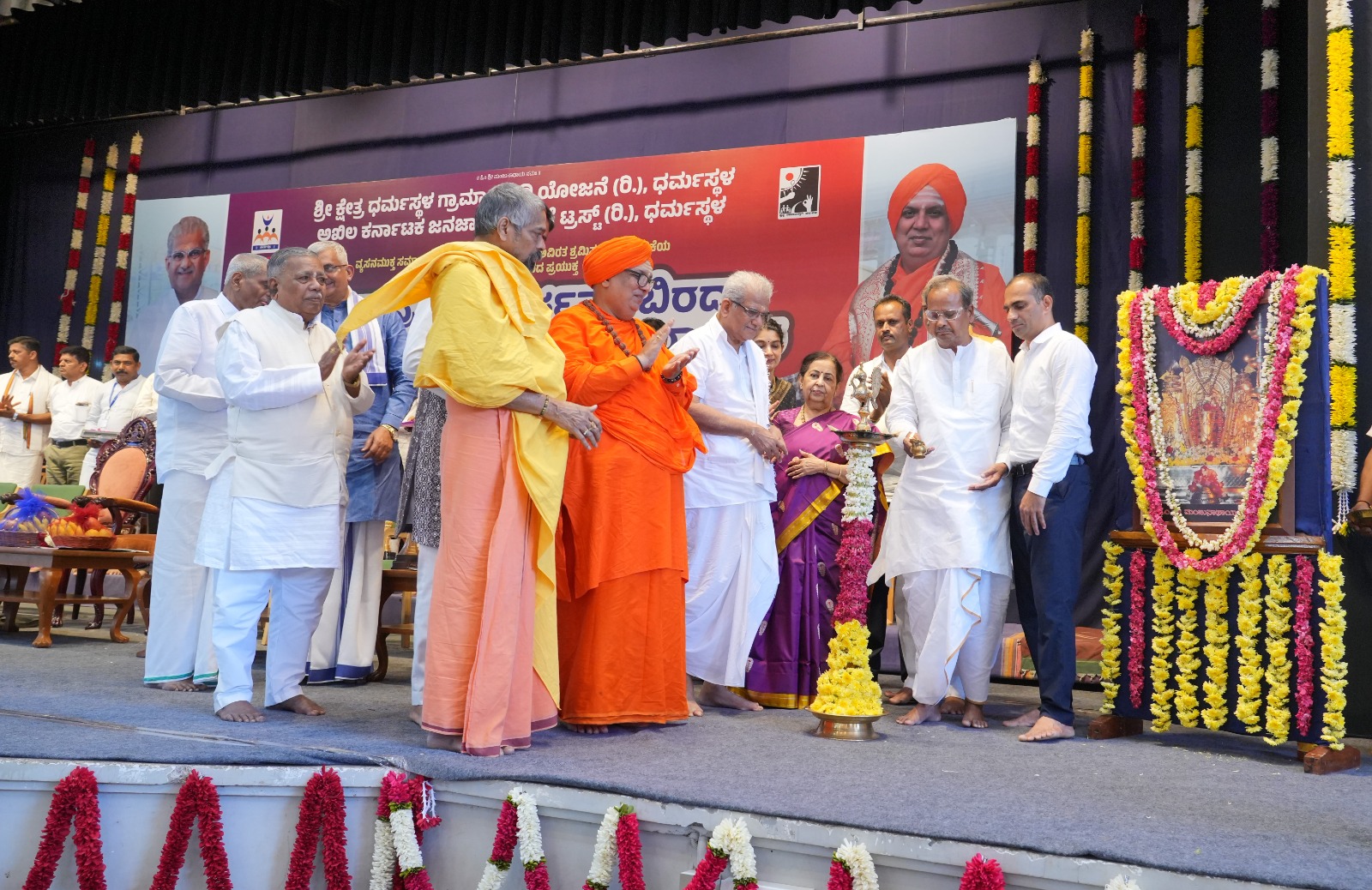 ಕರ್ನಾಟಕ ರಾಜ್ಯ ಮದ್ಯಪಾನ ಸಂಯಮ ಮಂಡಳಿ ಅಧ್ಯಕ್ಷ ಶರಣಪ್ಪ ಸಲದಾಪುರ ಸಮಾವೇಶ ಉದ್ಘಾಟಿಸಿದರು