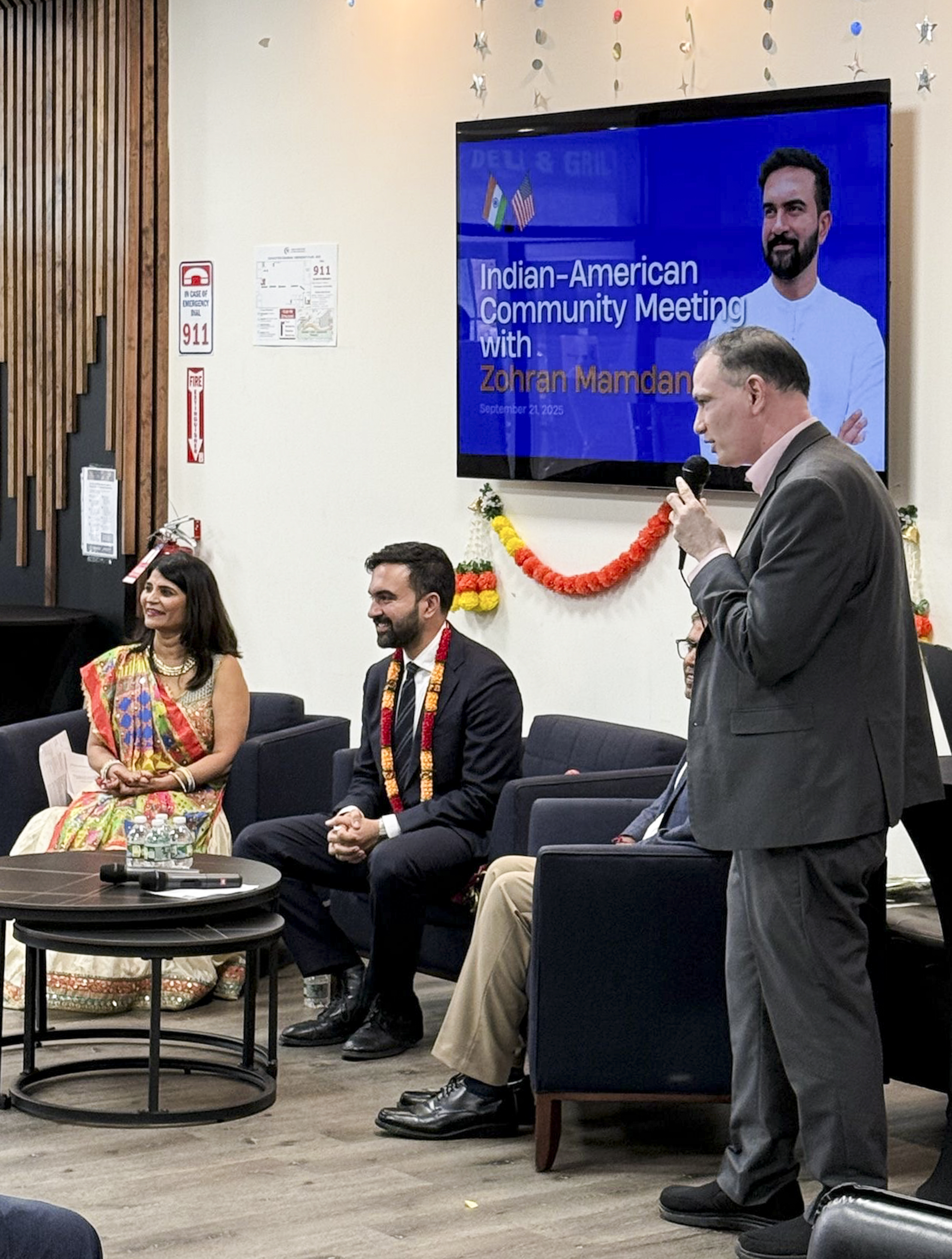 ನ್ಯೂಯಾರ್ಕ್‌ನ ನೂತನ ಮೇಯರ್ ಆಗಿ ಆಯ್ಕೆಯಾದ ಜೊಹ್ರಾನ್ ಮಮ್ದಾನಿ ಜೊತೆಗೆ ದಕ್ಷಿಣ ಏಷ್ಯಾ ಸಮುದಾಯದ ನಾಯಕ ದಿಲೀಪ್ ಚೌಹಾಣ್  (ಪಿಟಿಐ ಚಿತ್ರ)