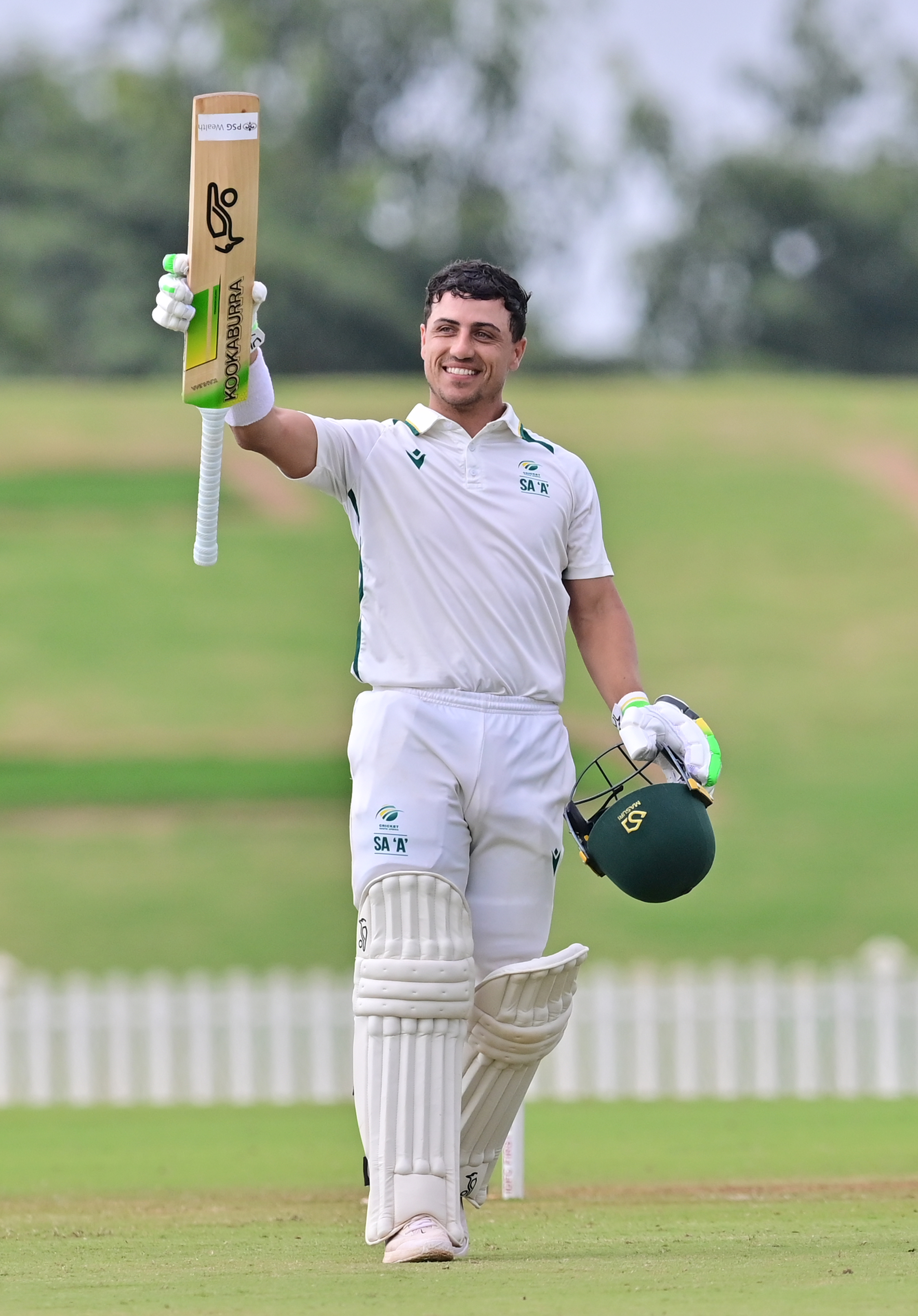 ಬೆಂಗಳೂರಿನ ಹೊರವಲಯದಲ್ಲಿರುವ ಬಿಸಿಸಿಐ–ಸಿಒಇ ಕ್ರೀಡಾಂಗಣದಲ್ಲಿ ಟೆಸ್ಟ್ ಪಂದ್ಯದಲ್ಲಿ ಗುರುವಾರ ಭಾರತ ಎ ವಿರುದ್ಧ ಆಫ್ರಿಕಾ ಎ ತಂಡದ ಮಾರ್ಕಸ್ ಅಕ್ಮ್ಯಾನ್ ಶತಕ ಹೊಡೆದು ಸಂಭ್ರಮಿಸಿದರು. .

ಪ್ರಜಾವಾಣಿ ಚಿತ್ರ: ಪ್ರಶಾಂತ್ ಎಚ್.ಜಿ.