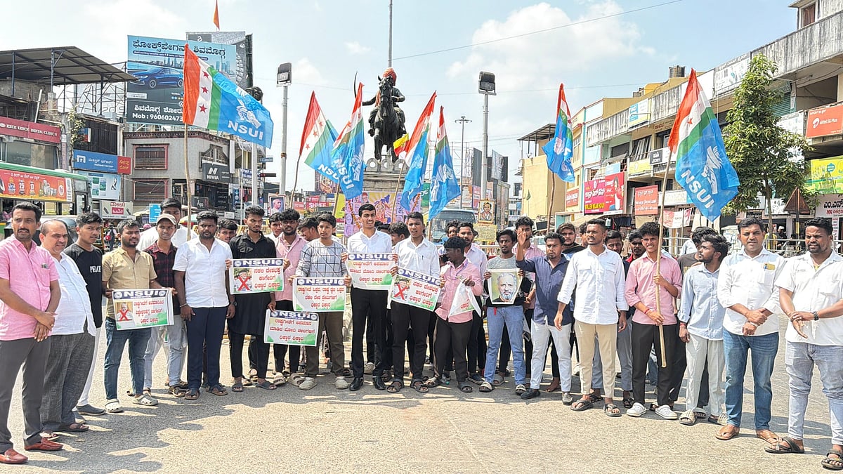ರಾಷ್ಟ್ರಗೀತೆಗೆ ಅಪಮಾನ ಆರೋಪ; ಸಂಸದ ಕಾಗೇರಿ ವಿರುದ್ಧ ಪ್ರತಿಭಟನೆ