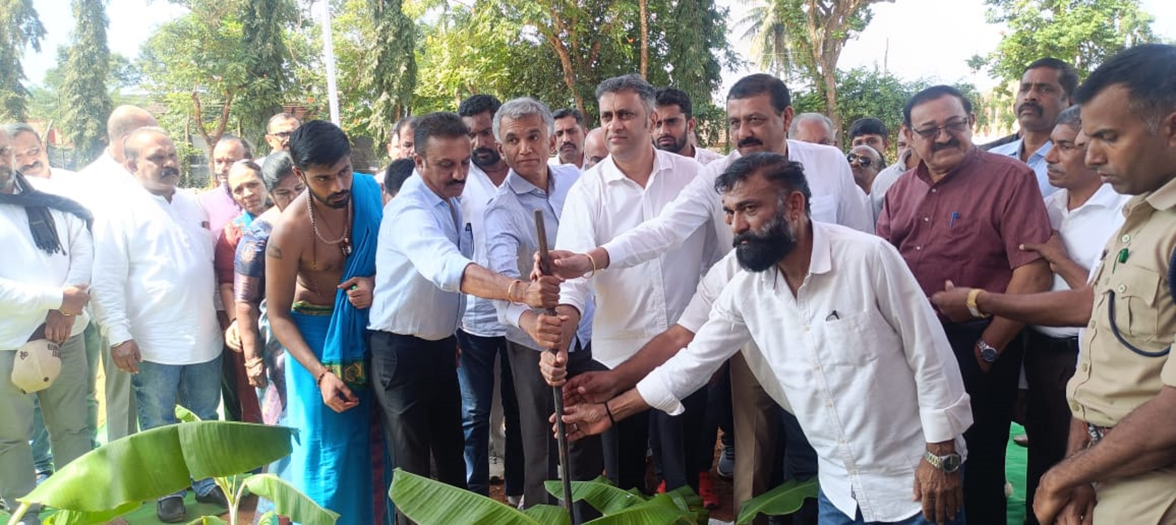 ಪೊನ್ನಂಪೇಟೆಯಲ್ಲಿ ಪ್ರಜಾಸೌಧ ನಿರ್ಮಾಣ ಕಾಮಗಾರಿಗೆ ಕಂದಾಯ ಖಾತೆ ಸಚಿವ ಕೃಷ್ಣ ಬೈರೇಗೌಡ ಭೂಮಿಪೂಜೆ ನೆರವೇರಿಸಿದರು