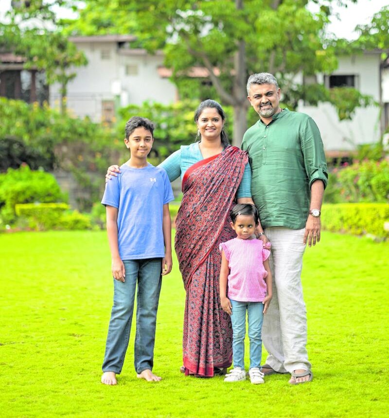 ಮಗಾ ಅದ್ವೈತ್ ಮತ್ತು ಮಗಳು ಕೃಷ್ಣಾ ಜೊತೆಶ್ವೇತಾ