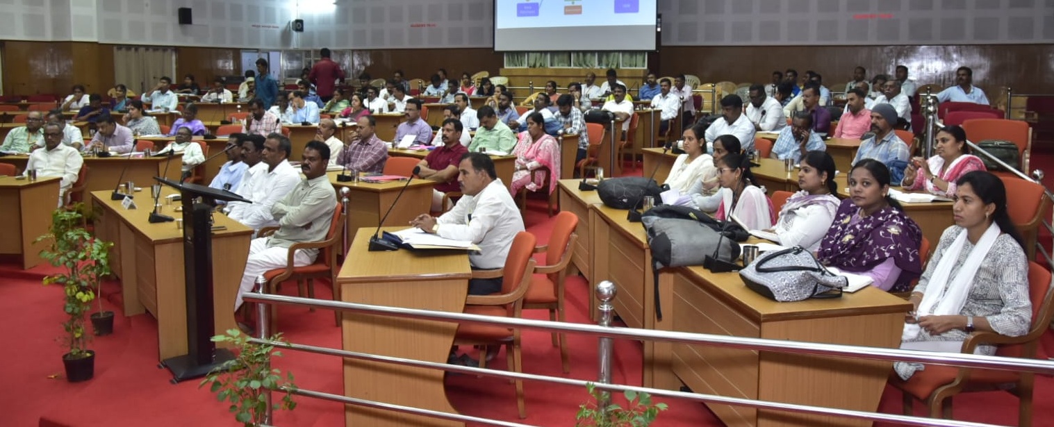 ಸಭೆಯಲ್ಲಿ ಭಾಗವಹಿಸಿದ್ದ ಅಧಿಕಾರಿಗಳು