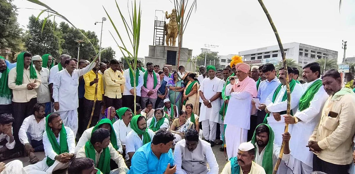 ಸಿಂದಗಿ: ಕಬ್ಬು ಬೆಳೆಗಾರರ ಹೋರಾಟಕ್ಕೆ ಶ್ರೀಗಳ ಬೆಂಬಲ