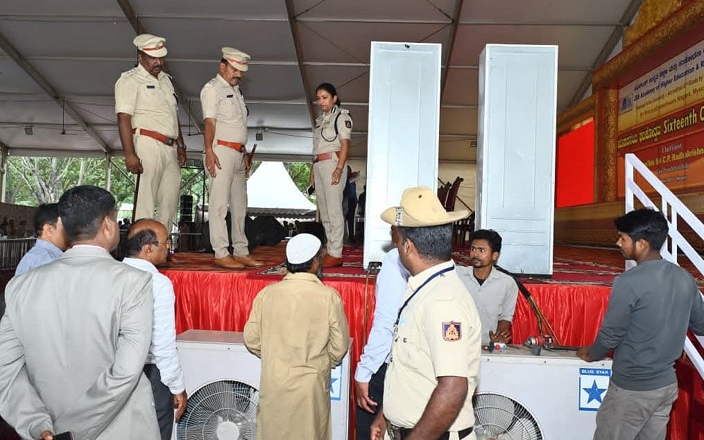 ಮೈಸೂರು | ಉಪರಾಷ್ಟ್ರಪತಿ ಭೇಟಿ: ಚಾಮುಂಡೇಶ್ವರಿ ದೇವಿ ದರ್ಶನಕ್ಕೆ ನಿರ್ಬಂಧ