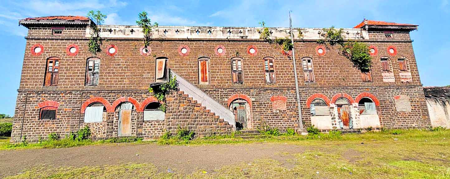 ರಾಯಬಾಗ ಹೊರವಲಯದಲ್ಲಿನ ರಾಜವಾಡೆ  ಚಿತ್ರ: ಆನಂದ ಮನ್ನಿಕೇರಿ