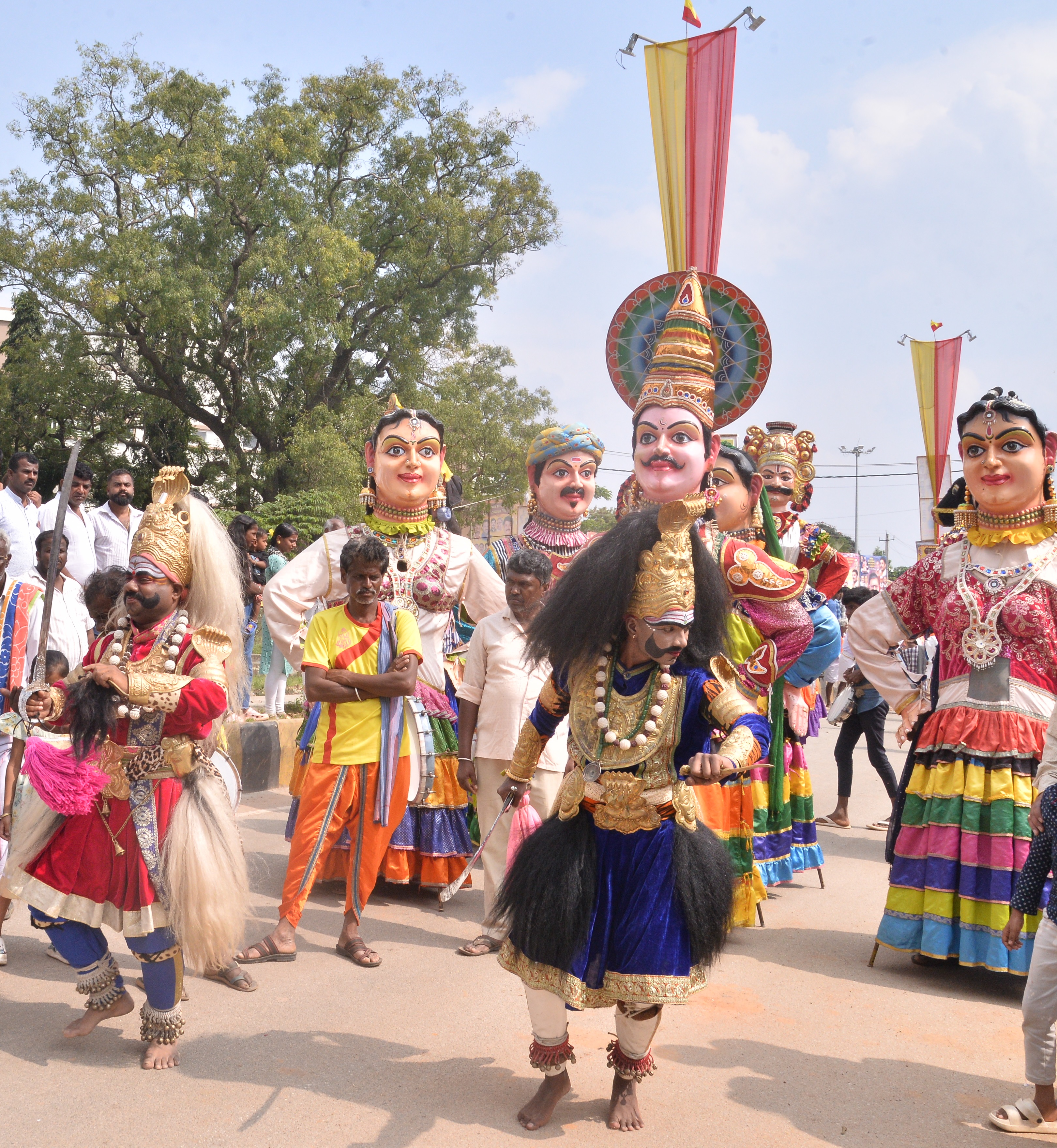 ಕನಕ ಜಯಂತಿ ಮೆರವಣಿಗೆಗೆ ಕಲಾವಿದರ ಮೆರುಗು