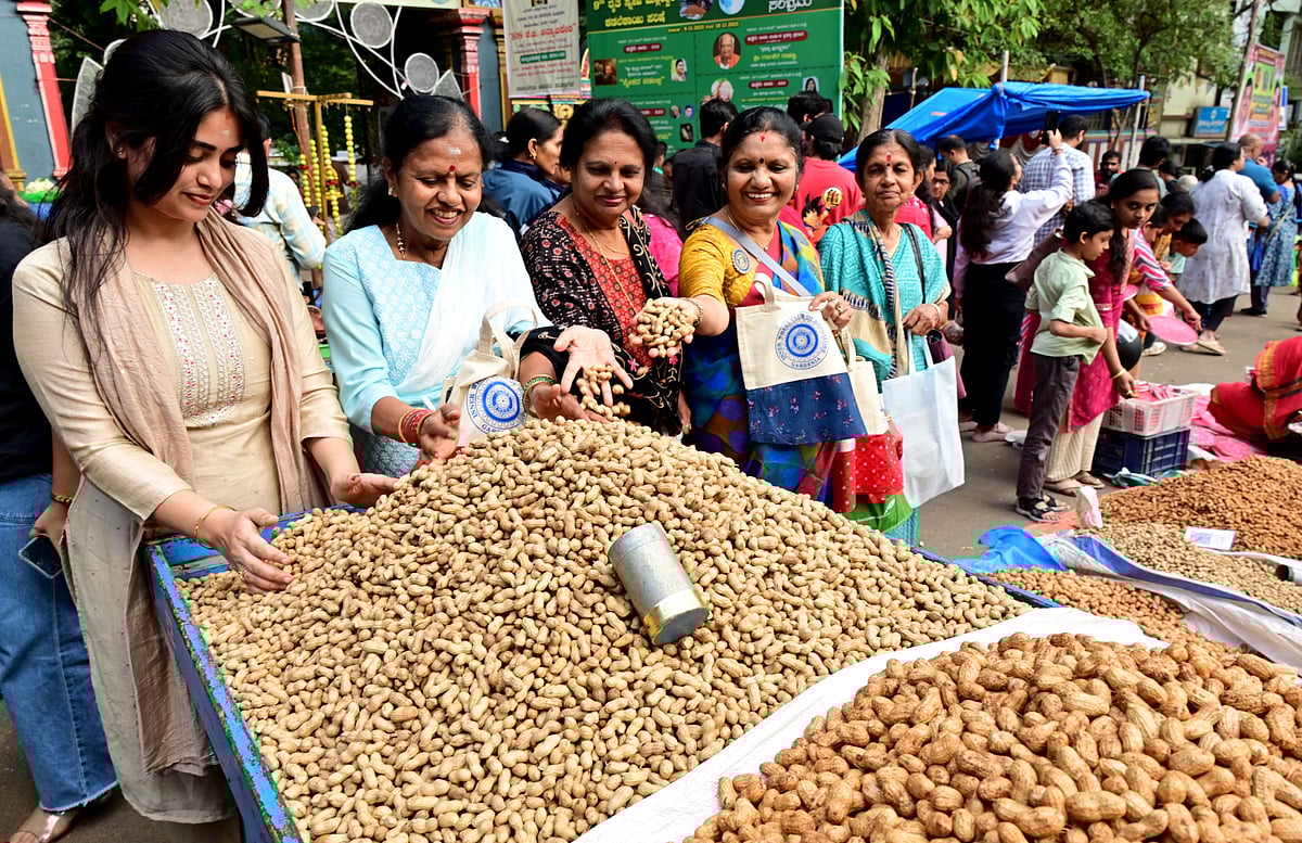 ಮಲ್ಲೇಶ್ವರ: ಕಡಲೆಕಾಯಿ ಪರಿಷೆಗೆ ಚಾಲನೆ