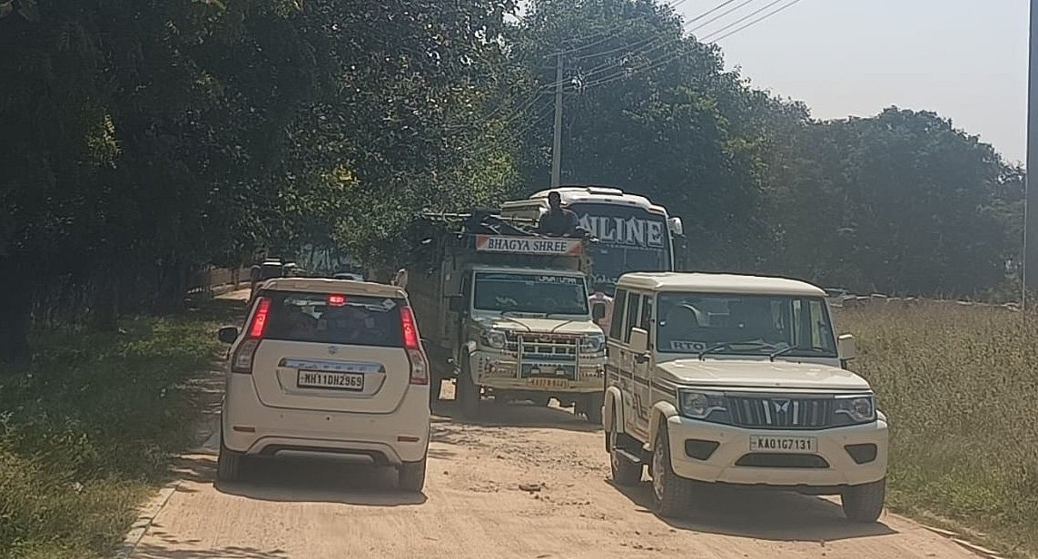 ಹಂಪಿ | ಸ್ಮಾರಕಗಳ ಸಮೀಪದಲ್ಲೇ ವಾಹನ ತಪಾಸಣೆ: ಪ್ರವಾಸಿಗರ ಬೇಸರ