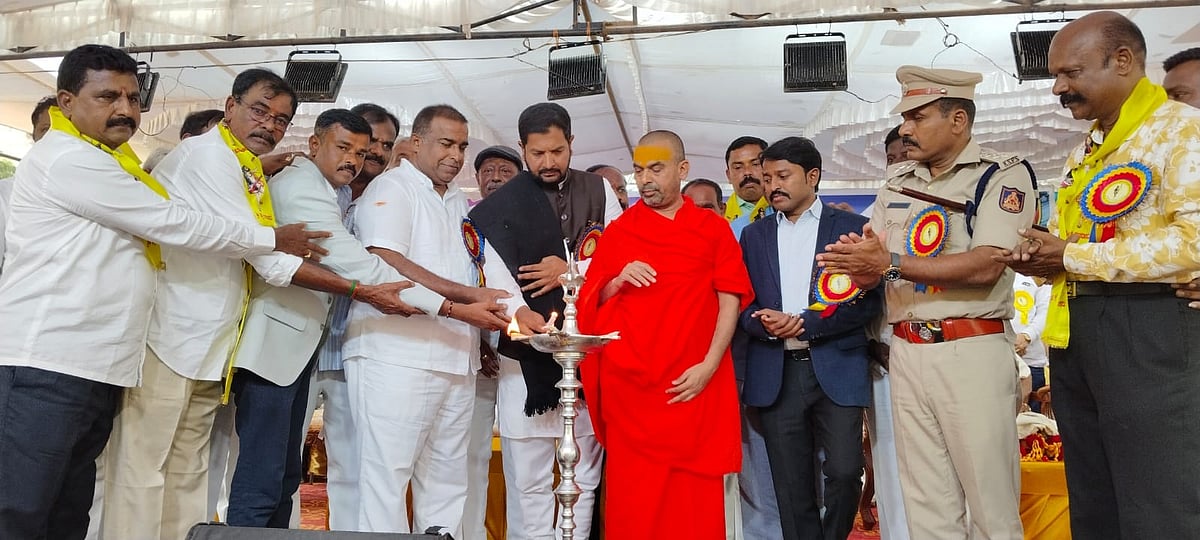 ಸ್ವಾರ್ಥಕ್ಕಾಗಿ ಕುಲ ಕುಲಗಳ ಹೊಡೆದಾಟ ನಿಲ್ಲಲ್ಲಿ: ಸಿದ್ದರಾಮನಂದ ಪುರಿ ಸ್ವಾಮೀಜಿ