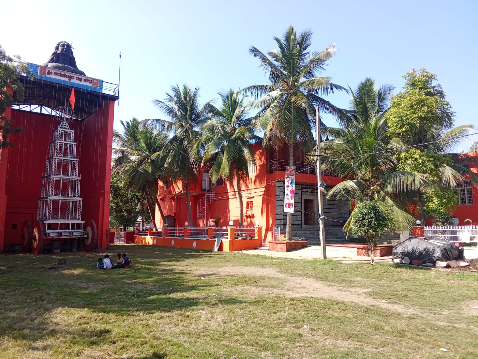 ಜೇವರ್ಗಿ ತಾಲ್ಲೂಕಿನ ಆಂದೋಲಾ ಗ್ರಾಮದ ಸದ್ಗುರು ಕರುಣೇಶ್ವರರ ಮಠ