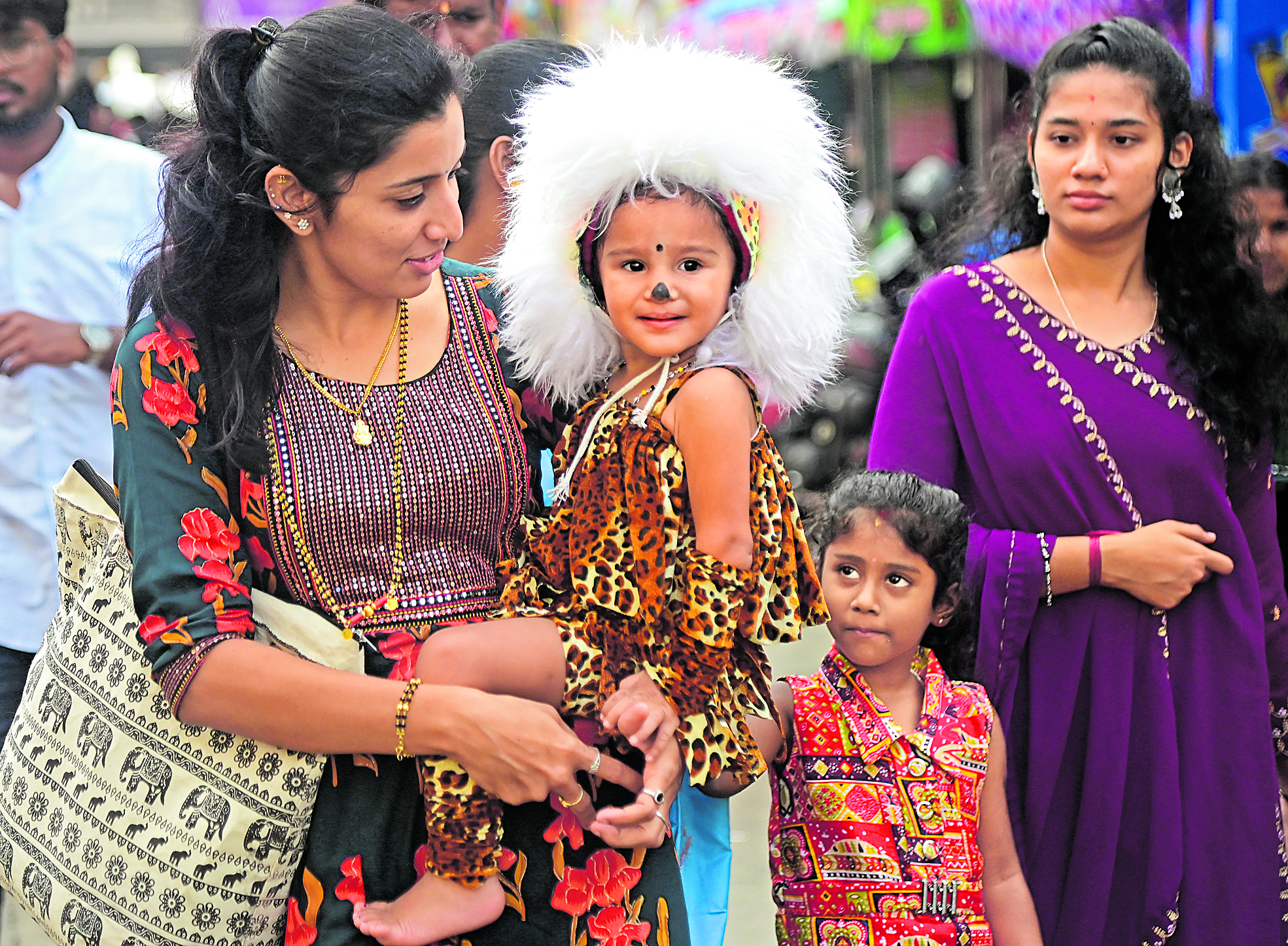 ಅಮ್ಮಾ ನಾನೂ ಹಿಂಗೆ ಕುಣಿಲಾ...
