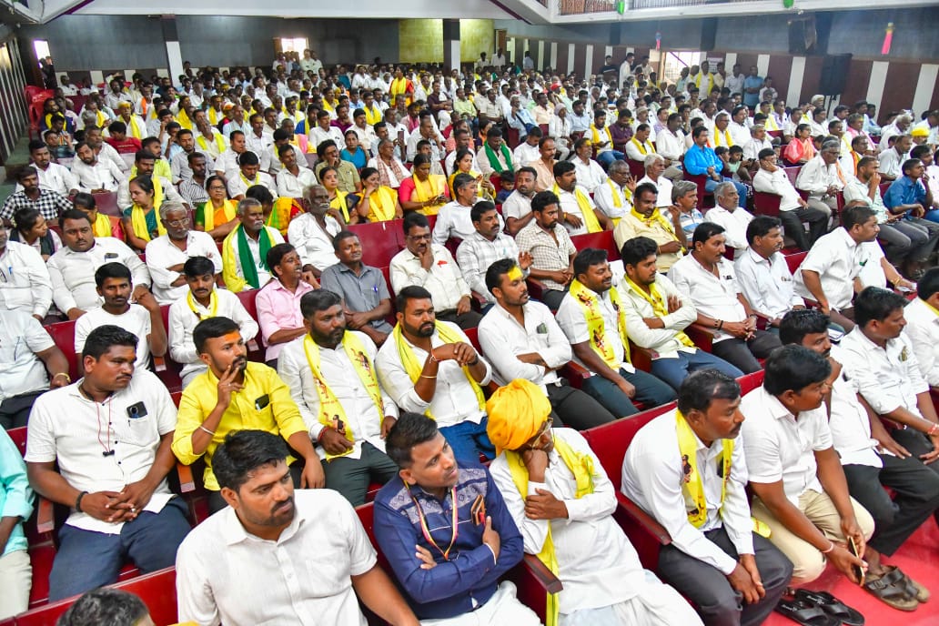 ಭಕ್ತ ಕನಕದಾಸರ ಜಯಂತಿ ಸಮಾರಂಭದಲ್ಲಿ ಭಾಗವಹಿಸಿದ್ದ ಸಾರ್ವಜನಿಕರು