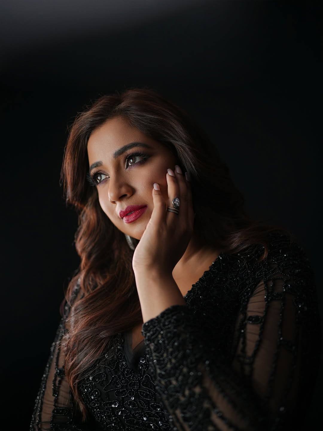 ಗಾಯಕಿ ಶ್ರೇಯಾ ಘೋಷಾಲ್ ಕನ್ನಡ, ಹಿಂದಿ ಸೇರಿದಂತೆ ಸಾಕಷ್ಟು ಭಾಷೆಗಳಲ್ಲಿ ಹಾಡನ್ನು ಹಾಡುವ ಮೂಲಕ ಅಭಿಮಾನಿಗಳನ್ನು ಗಳಿಸಿದ್ದಾರೆ.