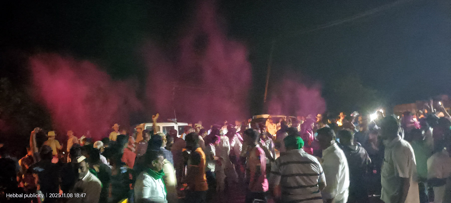 ಮುದ್ದೇಬಿಹಾಳ ತಾಲ್ಲೂಕಿನ ತಂಗಡಗಿಯ ಬಳಿ ಅಮರಗೋಳ ಕ್ರಾಸ್‌ನಲ್ಲಿ ರೈತರು ವಿಜಯೋತ್ಸವ ಆಚರಿಸಿದರು