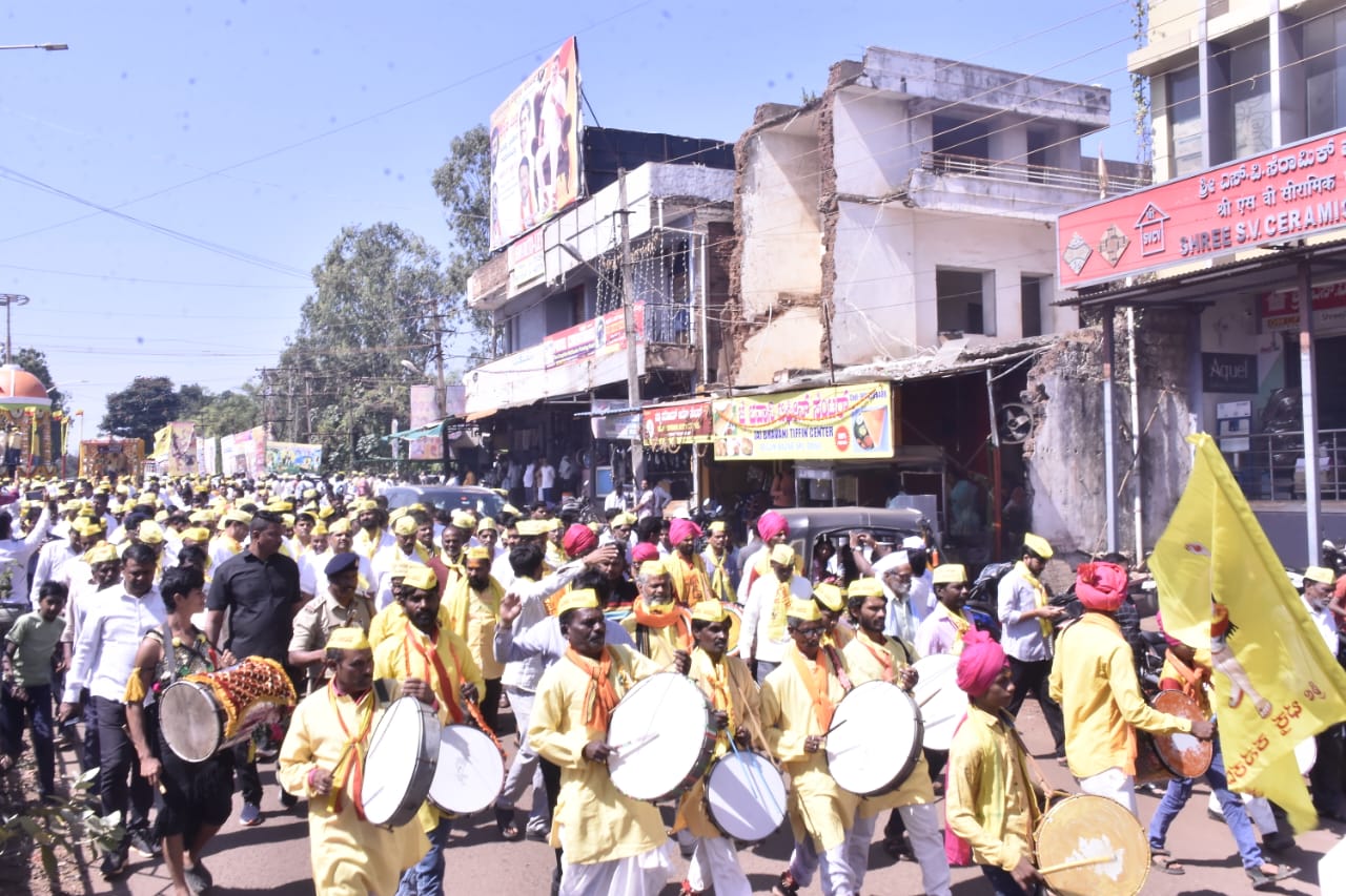 ಕನಕದಾಸರ ಭಾವಚಿತ್ರ ಮೆರವಣಿಗೆ ಜರುಗಿತು