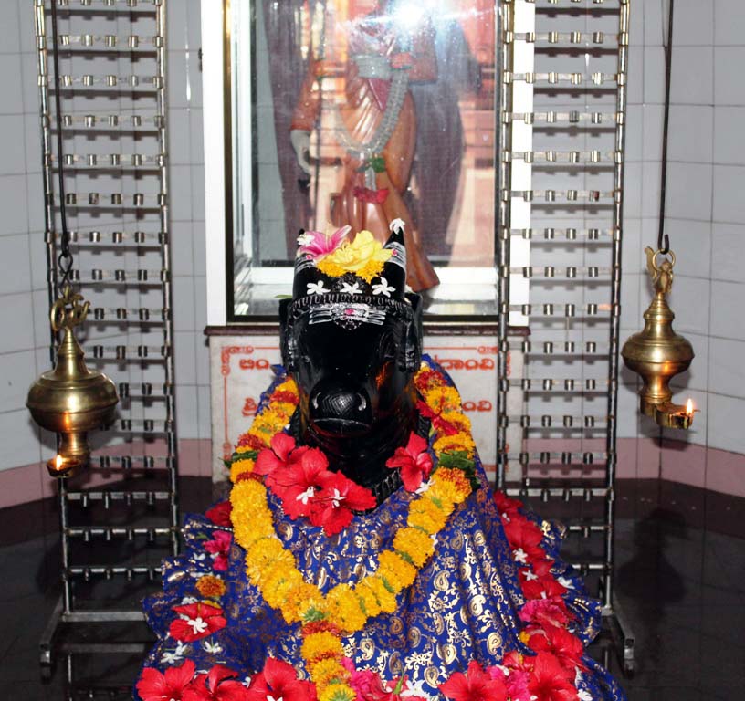 ಮರಡಿ ಬಸವೇಶ್ವರ ಗದ್ದುಗೆ.