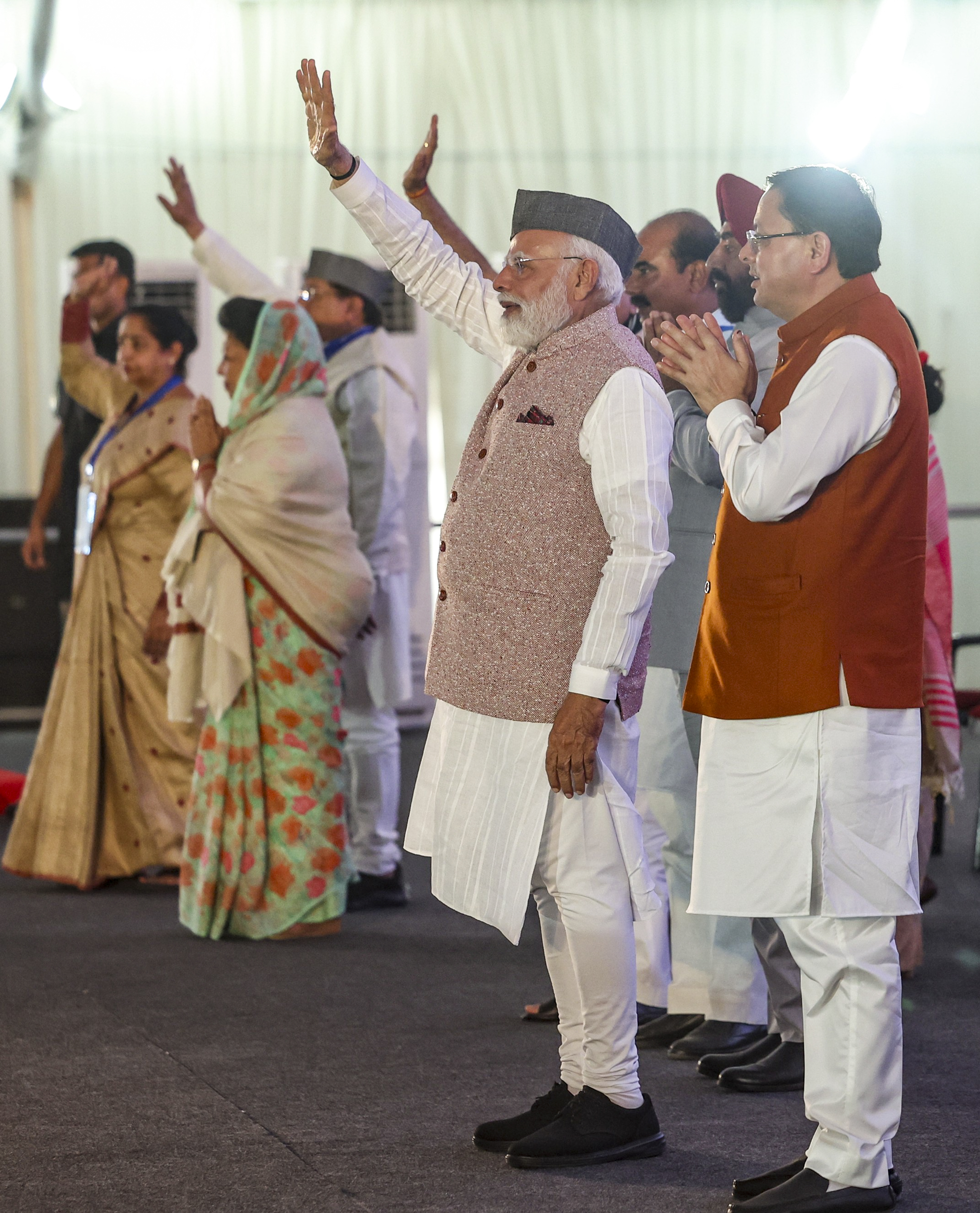 ನೆರೆದಿದ್ದ ಜನರತ್ತ ಕೈ ಬೀಸಿದ ಪ್ರಧಾನಿ ನರೇಂದ್ರ ಮೋದಿ–ಪಿಟಿಐ ಚಿತ್ರ