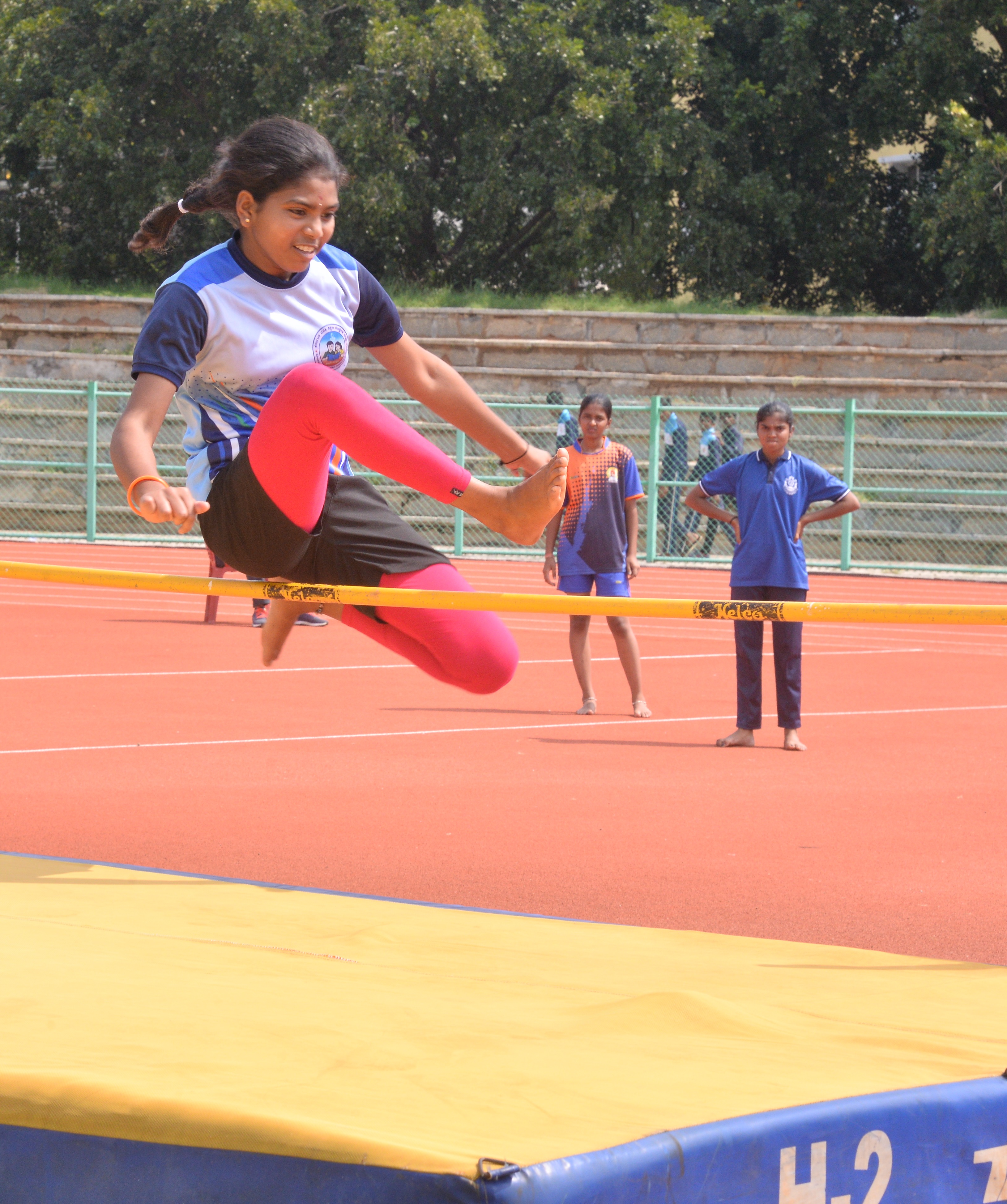 ಹೈಜಂಪ್‌ನಲ್ಲಿ ಬಾಲಕಿಯು ಯಶಸ್ವಿಯಾಗಿ ಜಿಗಿದ ರೀತಿ