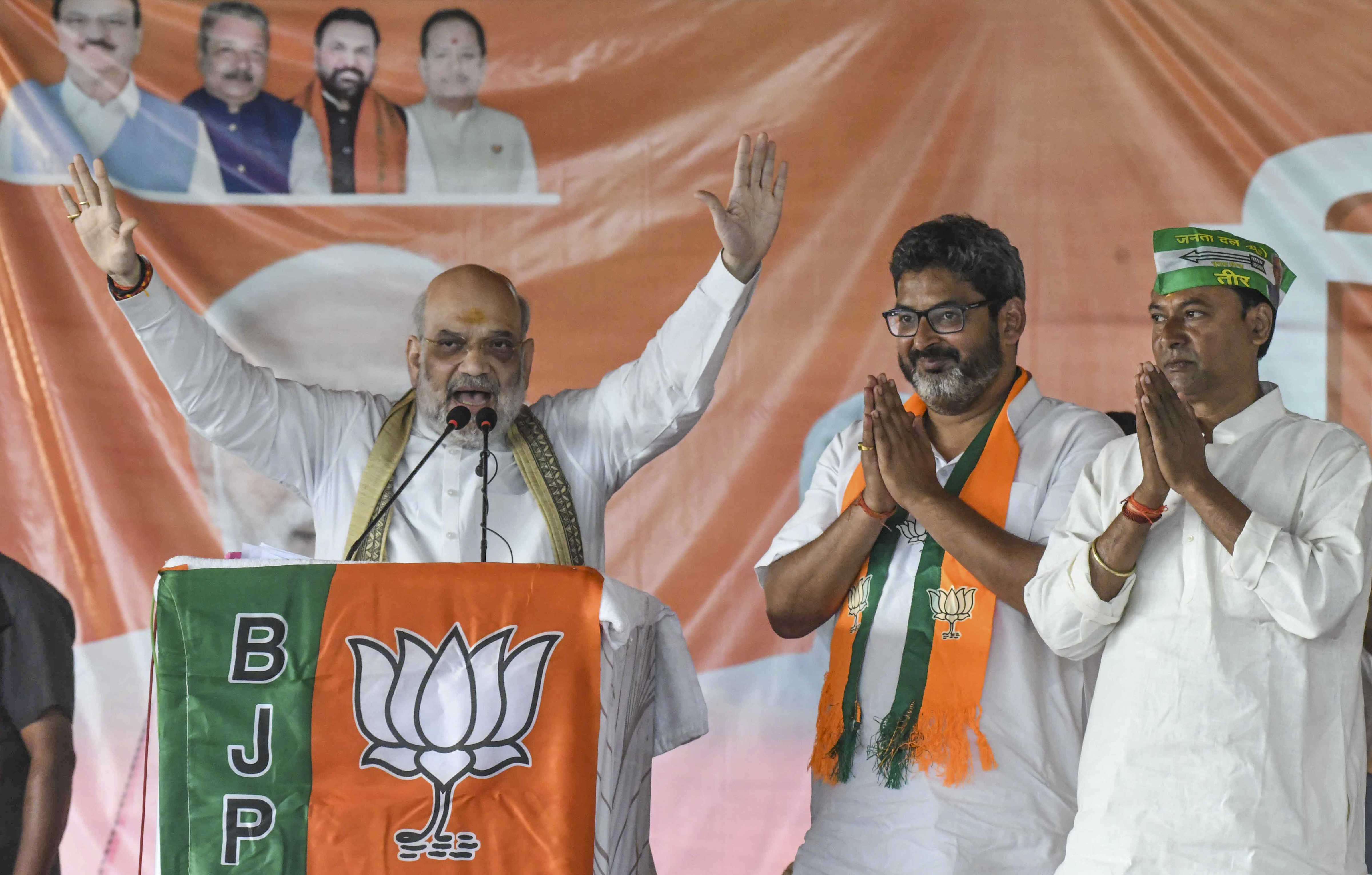 ಅರವಾಲ್ ಜಿಲ್ಲೆಯಲ್ಲಿ ಪಕ್ಷದ ಅಭ್ಯರ್ಥಿ ಪರ ಕೇಂದ್ರ ಗೃಹ ಸಚಿವ ಅಮಿತ್‌ ಶಾ ಪ್ರಚಾರ ನಡೆಸಿದರು–ಪಿಟಿಐ ಚಿತ್ರ