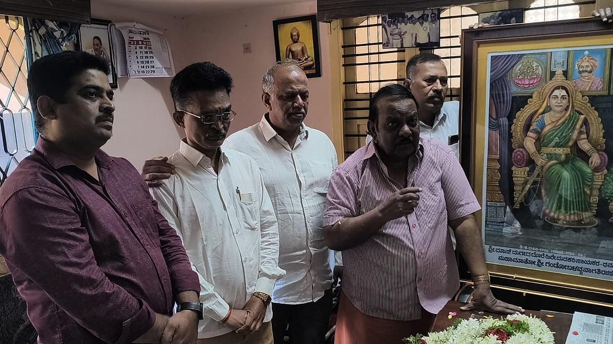 ಚಿತ್ರದುರ್ಗ: ಗಂಡೋಬಳವ್ವ ನಾಗತಿ ಕಲಾಕೃತಿ ಅನಾವರಣ