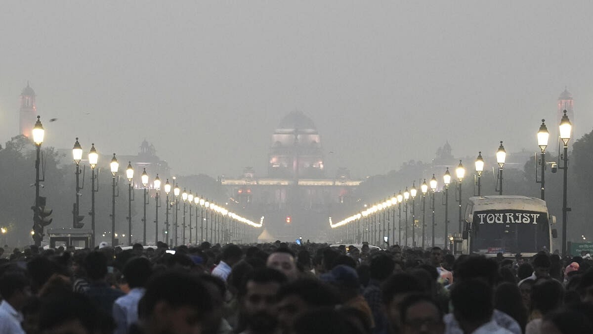 ದೆಹಲಿಯಲ್ಲಿ ಅತಿ ಕಳಪೆ ಮಟ್ಟಕ್ಕೆ ಕುಸಿದ ಗಾಳಿಯ ಗುಣಮಟ್ಟ: ತಾಪಮಾನವೂ ಇಳಿಕೆ