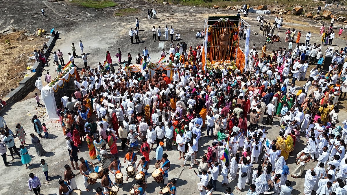 ಶಾಂತಿಗಿರಿಯಲ್ಲಿ ಮುನಿ ಮಹಾರಾಜರ ಪ್ರತಿಮೆ: ಹರಿದು ಬಂದ ಸಹಸ್ರಾರು ಭಕ್ತರು