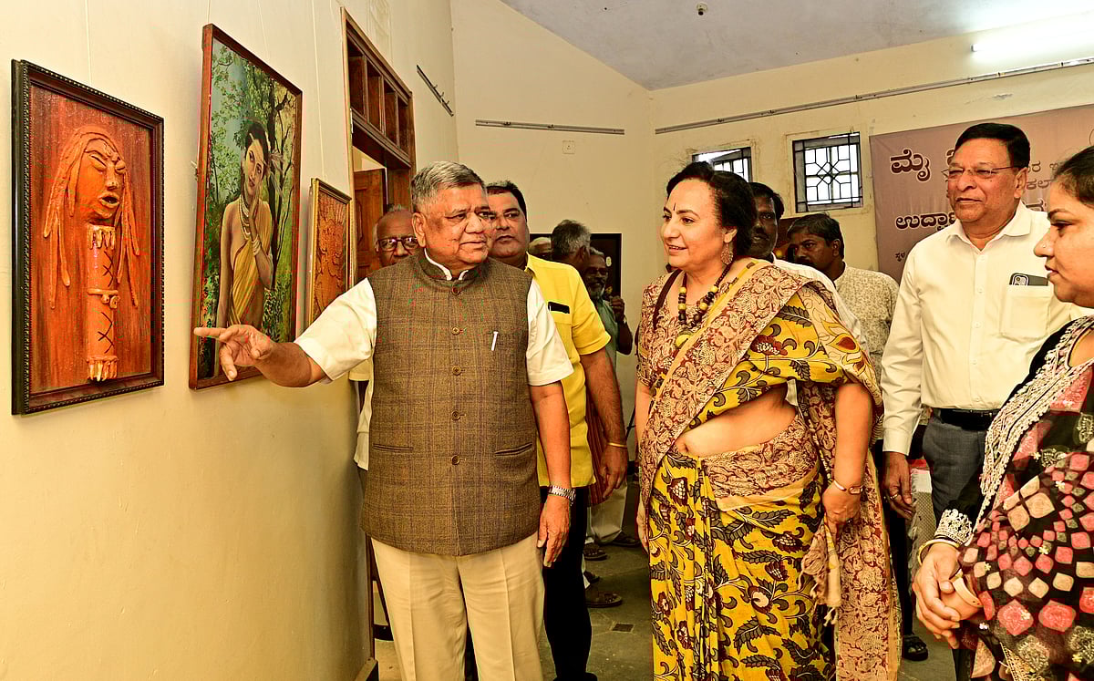 ಹುಬ್ಬಳ್ಳಿ: ಕಲಾವಿದೆ ಸುಜಾತಾ ಪವಾರ ಅವರ ’ಮೈ ಜರ್ನಿ’ ಚಿತ್ರಕಲೆ ಪ್ರದರ್ಶನ