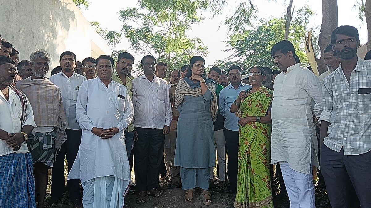 ತಾಳಿಕೋಟೆ | ಶೌಚಾಲಯ ಸ್ಥಳ ತೆರವು ವಿವಾದ: ತಹಶೀಲ್ದಾರ್‌ ಭೇಟಿ 