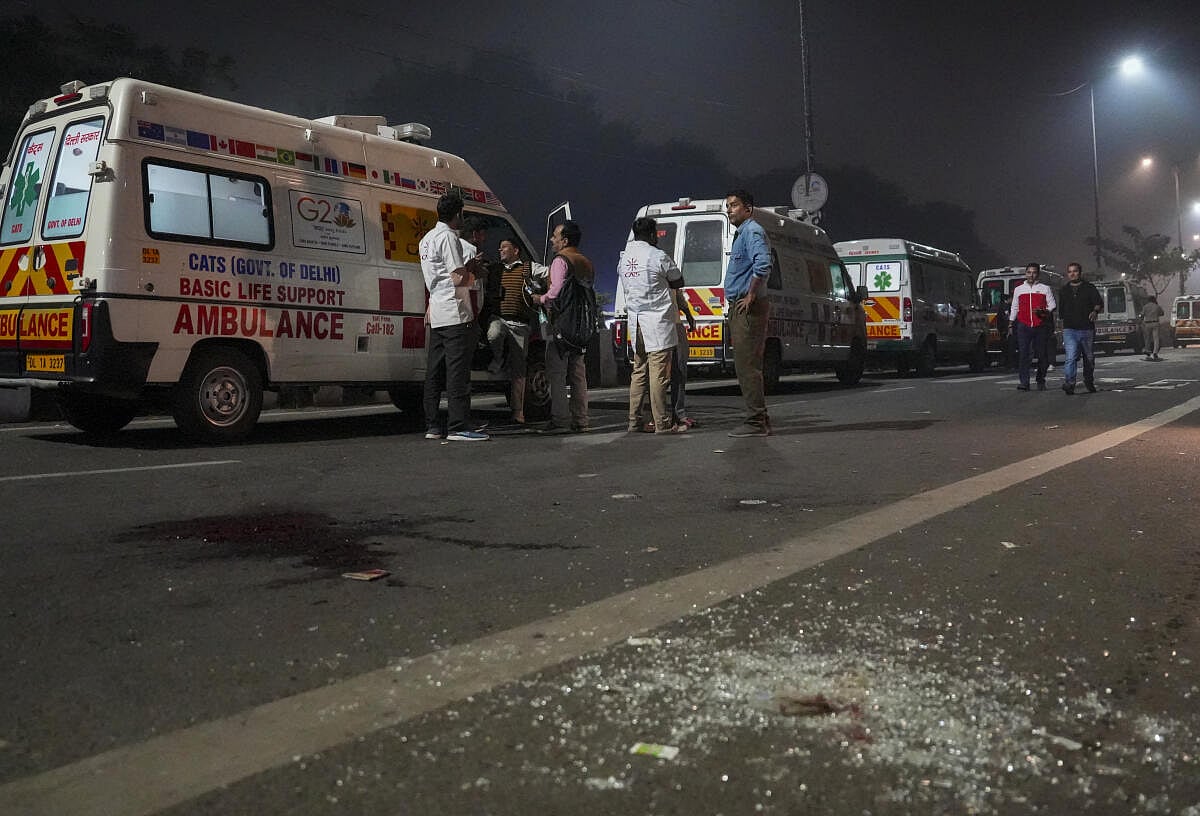 ದೆಹಲಿ– ಚಲಿಸುತ್ತಿದ್ದ ಕಾರಿನಲ್ಲಿ ಸ್ಫೋಟ: ಕೆಂಪುಕೋಟೆ ಬಳಿ ರಕ್ತದೋಕುಳಿ; 12 ಸಾವು