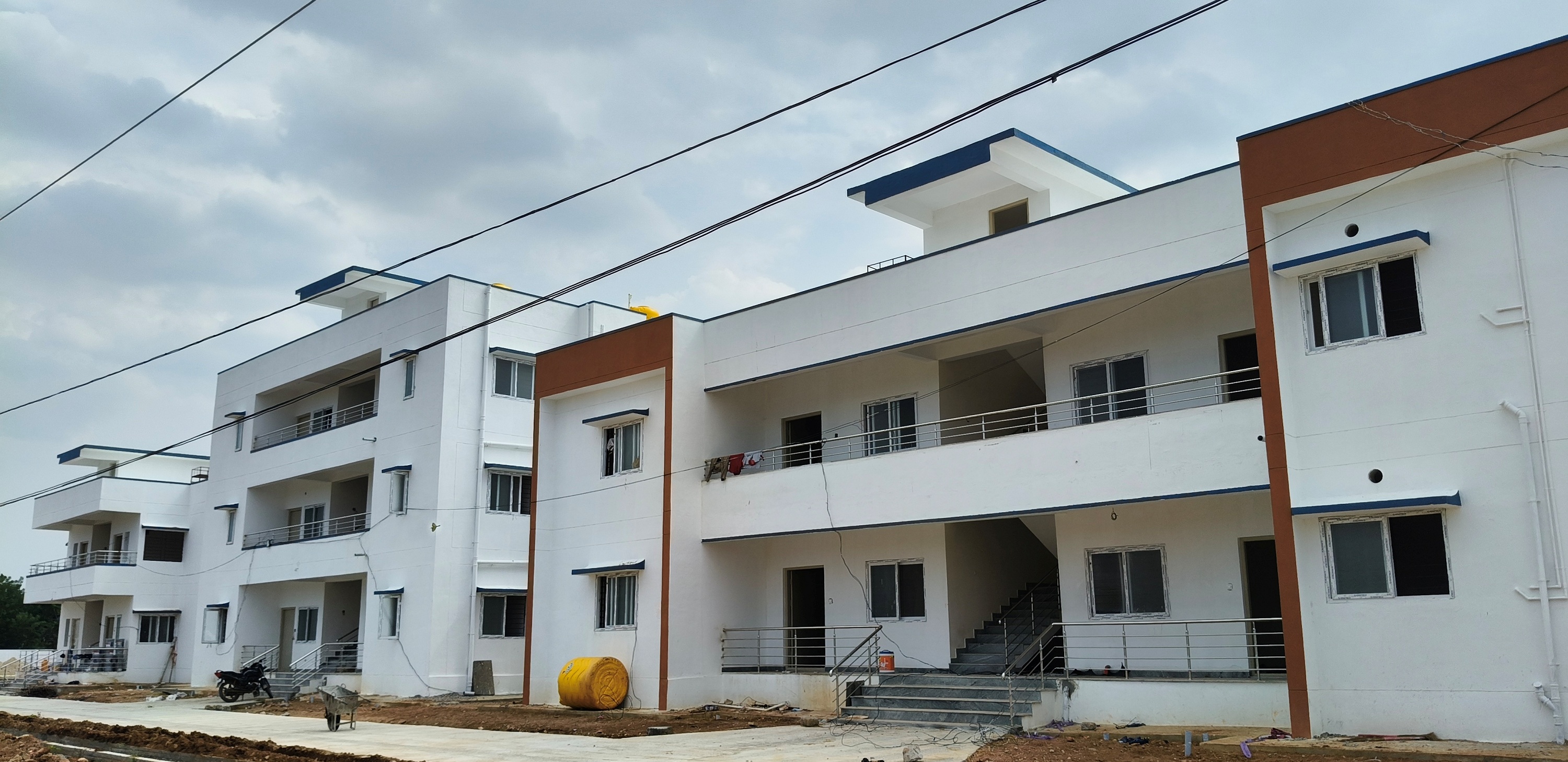 ಆಸ್ಪತ್ರೆಯ ವೈದ್ಯರ ಹಾಗೂ ಸಿಬ್ಬಂದಿಗಳ ವಸತಿ ಗೃಹಗಳು.