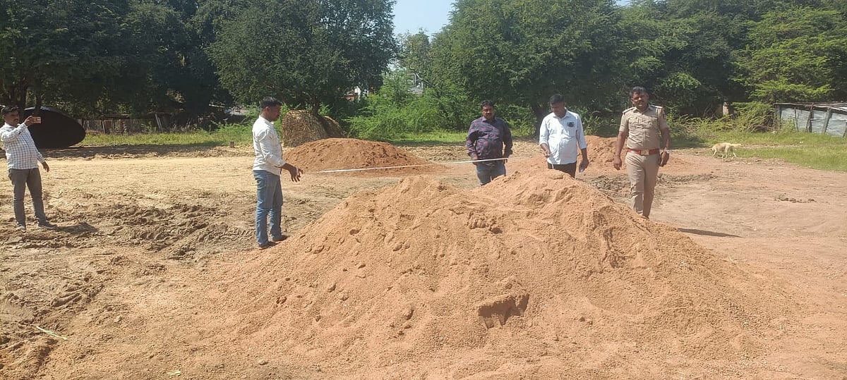 ಹಾವನೂರ | ಅಕ್ರಮ ಮರಳು ಗಣಿಗಾರಿಕೆ; ಮರಳು ವಶ