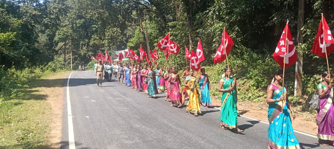ಜೊಯಿಡಾ ತಾಲ್ಲೂಕಿಗೆ ಮೂಲಸೌಕರ್ಯ ಒದಗಿಸುವುವಂತೆ ಆಗ್ರಹಿಸಿ ಕರ್ನಾಟಕ ಪ್ರಾಂತ ರೈತ ಸಂಘದ ಜೊಯಿಡಾ ಘಟಕದವರು ಕಿರವತ್ತಿಯಿಂದ ಜೊಯಿಡಾದವರೆಗೆ ಪಾದಯಾತ್ರೆ ನಡೆಸಿದರು