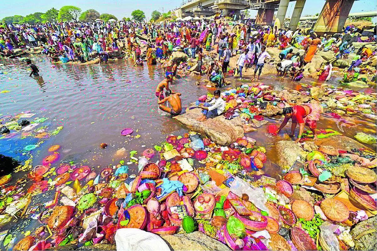 ಕೊಪ್ಪಳ: ಮಲಿನವಾಗುತ್ತಲೇ ಇದೆ ತುಂಗಭದ್ರಾ