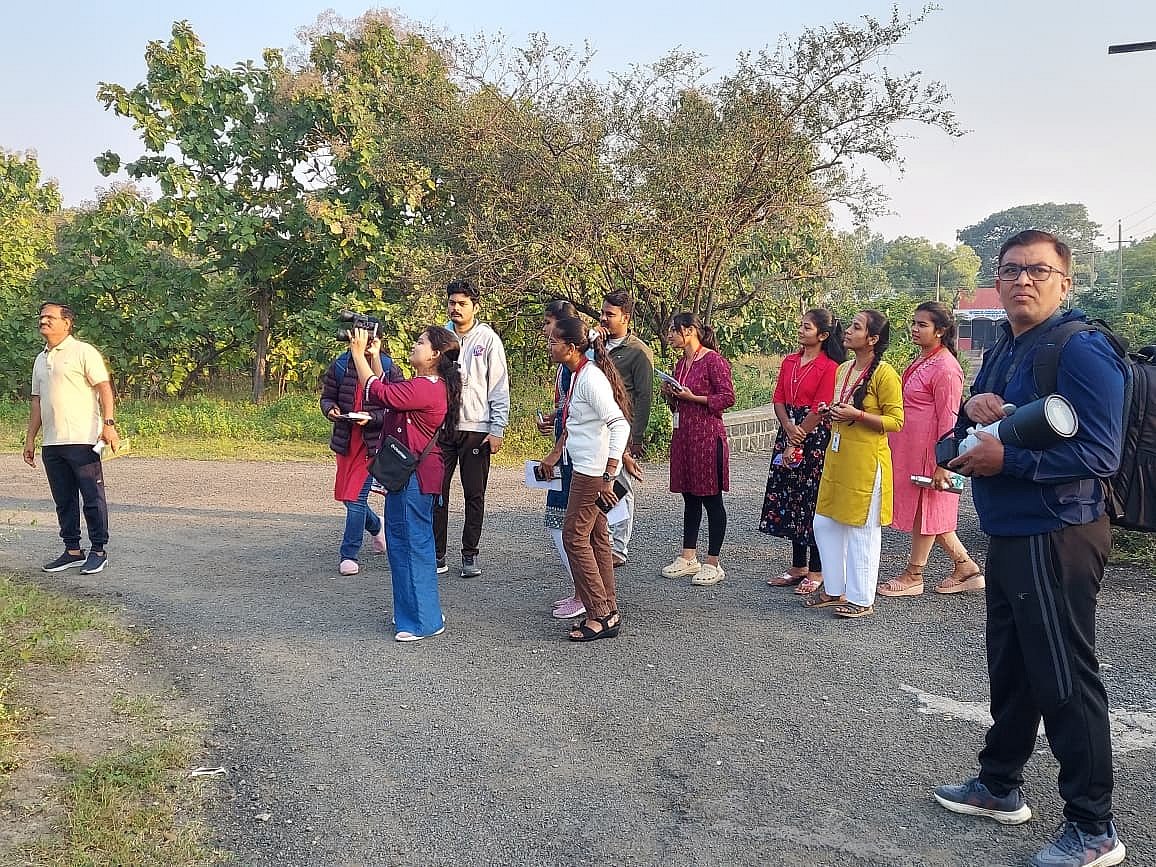 ಸಲೀಂಅಲಿ ಜನ್ಮದಿನ: ಪಕ್ಷಿ ವೀಕ್ಷಿಸಿದ ವಿದ್ಯಾರ್ಥಿಗಳು