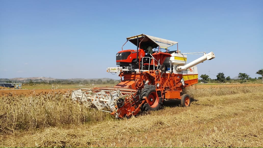 ಚಿಕ್ಕಬಳ್ಳಾಪುರ: ರಾಗಿ ಕಟಾವು ಯಂತ್ರ ಗಂಟೆಗೆ ₹ 2,800 ಬಾಡಿಗೆ