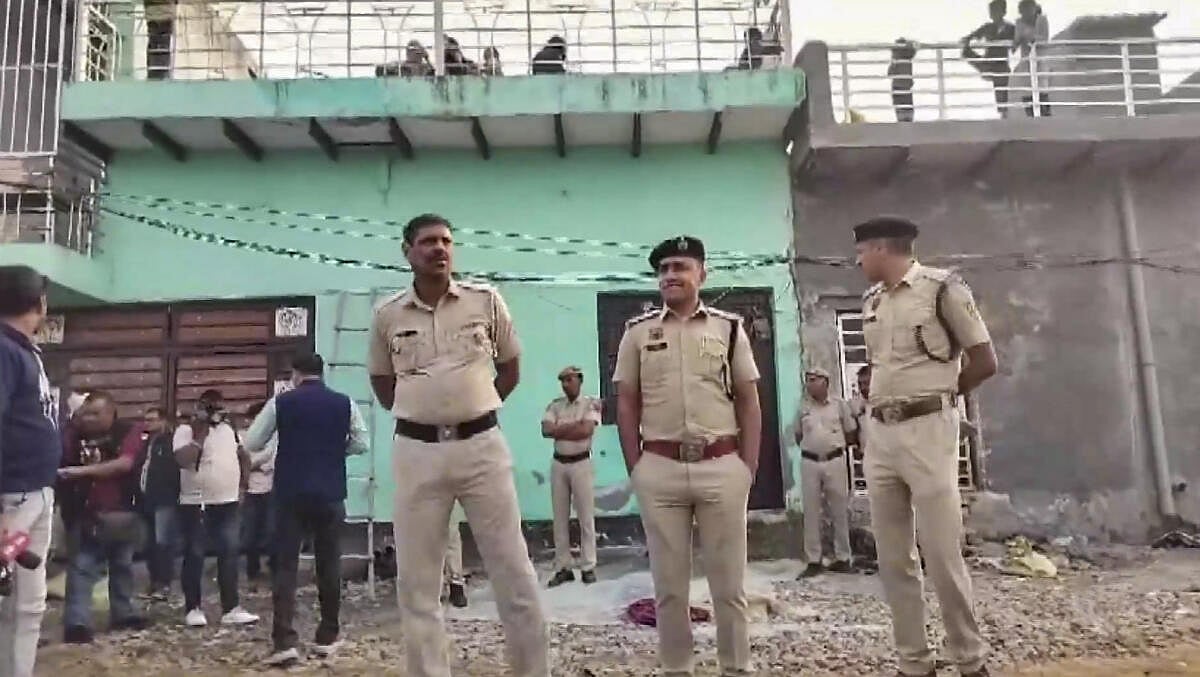 ದೆಹಲಿ ಸ್ಫೋಟ–ಫರಿದಾಬಾದ್‌ನಲ್ಲಿ ಸ್ಫೋಟಕ ಪತ್ತೆಗೂ ನಂಟು? ಶೋಧ ತೀವ್ರ