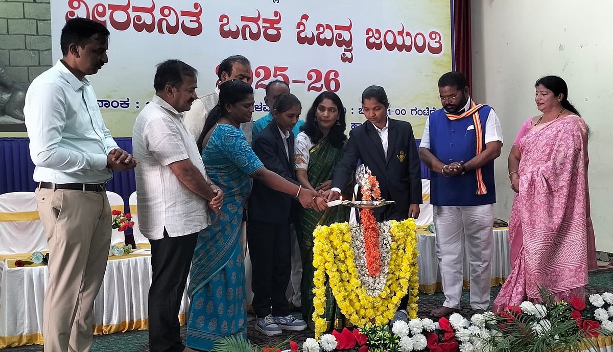 ಮಹಿಳಾ ಸಬಲೀಕರಣದ ಪ್ರತೀಕ ಓಬವ್ವ: ಹಾಸನ ಜಿಲ್ಲಾಧಿಕಾರಿ ಲತಾಕುಮಾರಿ