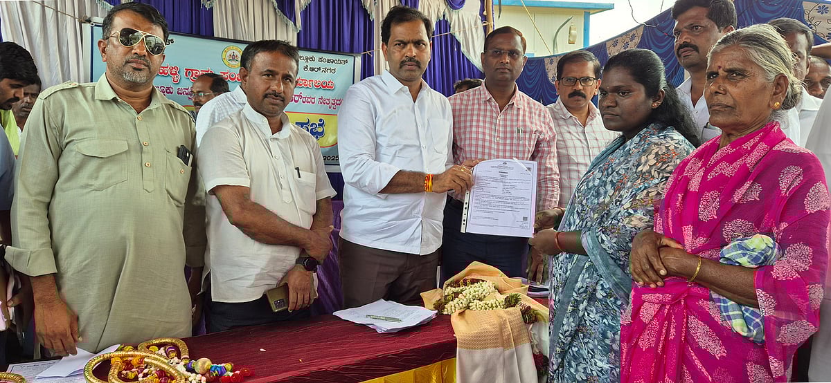 ಸಿದ್ದನಕೊಪ್ಪಲು | ಬಸ್ ನಿಲ್ದಾಣ ನಿರ್ಮಾಣಕ್ಕೆ ಕ್ರಮ: ಶಾಸಕ ಡಿ.ರವಿಶಂಕರ್ ಭರವಸೆ