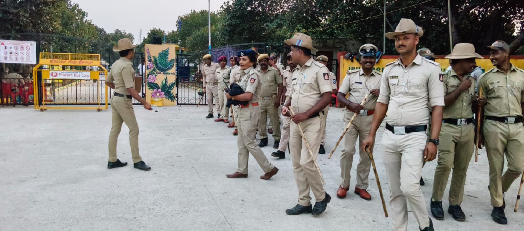 ಕೋಲಾರದಲ್ಲಿ ಮಂಗಳವಾರ ನಡೆದ ಮಾಲೂರು ಕ್ಷೇತ್ರದ ಮರು ಮತ ಎಣಿಕೆ ವೇಳೆ ಪೊಲೀಸರ ಕಾವಲು