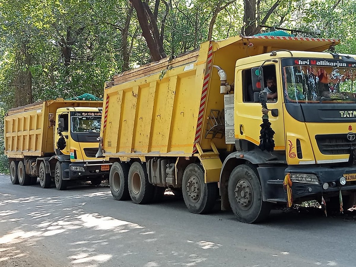 ರಾಮನಗರದಿಂದ ಕೈಗಾಕ್ಕೆ ಜಲ್ಲಿಕಲ್ಲು ಪೂರೈಸುವ ಟ್ರಕ್‌ಗಳು: ಕದ್ರಾ ಸೇತುವೆಗೆ ಅಪಾಯ