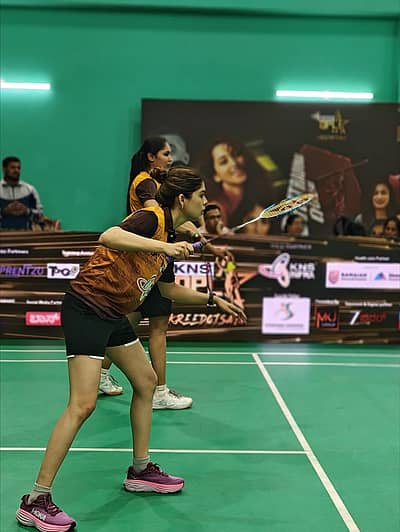 ಬ್ಯಾಡ್ಮಿಂಟನ್ ಆಡುತ್ತಿರುವ ಚಿತ್ರಗಳನ್ನು ಇನ್‌ಸ್ಟಾಗ್ರಾಂನಲ್ಲಿ ಹಂಚಿಕೊಂಡಿದ್ದಾರೆ.