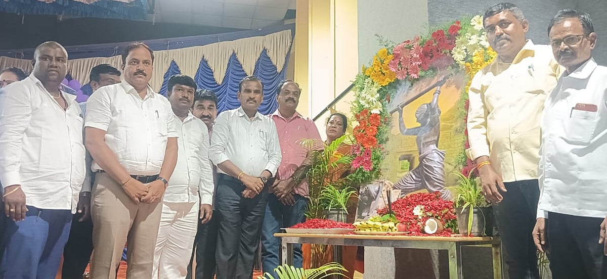 ರಾಮನಗರ|ಓಬವ್ವನ ಹೋರಾಟ ಸ್ಫೂರ್ತಿದಾಯಕ: ಹೆಚ್ಚುವರಿ ಜಿಲ್ಲಾಧಿಕಾರಿ ಆರ್. ಚಂದ್ರಯ್ಯ