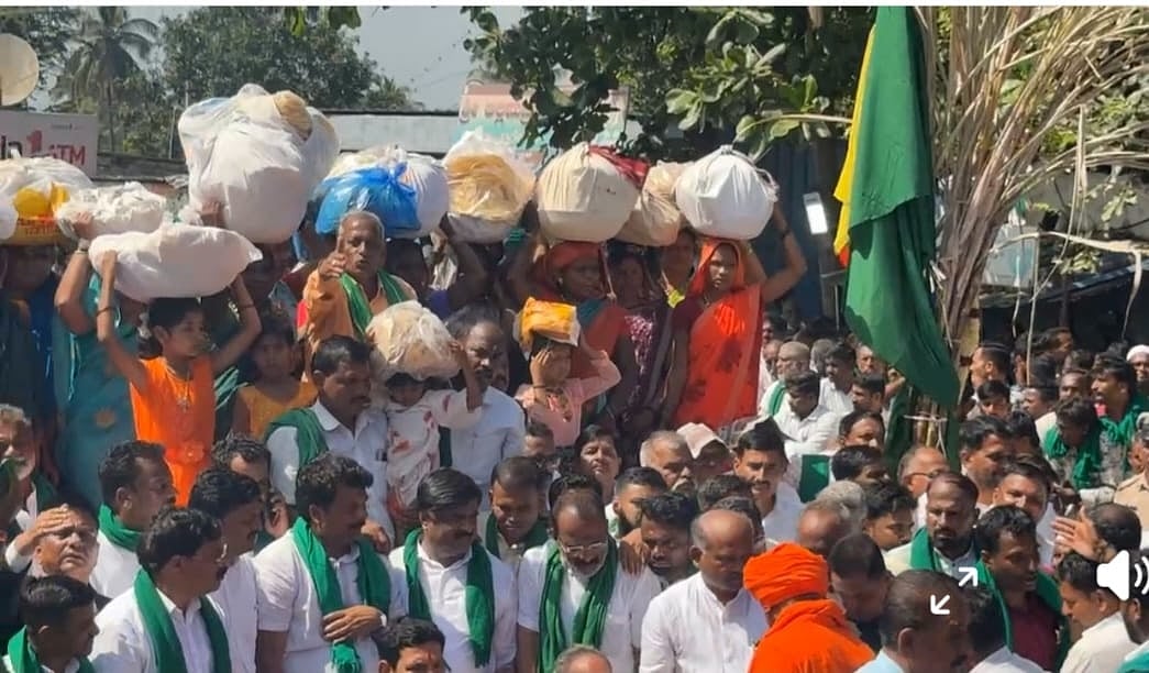 ಮೂಡಲಗಿ| ಕಬ್ಬು ಬೆಳೆಗಾರರ ಹೋರಾಟ: ರೈತ ಶಕ್ತಿ ಕೇಂದ್ರವಾದ ಗುರ್ಲಾಪುರ