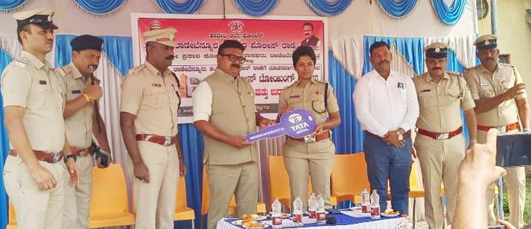 ಸಂಚಾರಿ ಪೊಲೀಸ್‌ ಠಾಣೆಗೆ ಟೋಯಿಂಗ್‌ ಹಸ್ತಾಂತರ ಹಾಗೂ ಟ್ರಾಫಿಕ್‌ ಜಾಗೃತಿ ಕಾರ್ಯಕ್ರಮಕ್ಕೆ ಶಾಸಕ ಪ್ರಕಾಶ ಕೋಳಿವಾಡ ಚಾಲನೆ